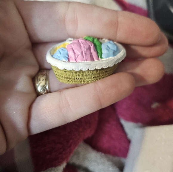 6 piece miniature hand painted laundry furnishings - Picture 5 of 8